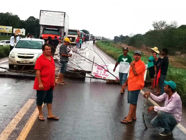 Bloqueio da Pastoral da Terra na BR-163 - Foto: Só Notícias