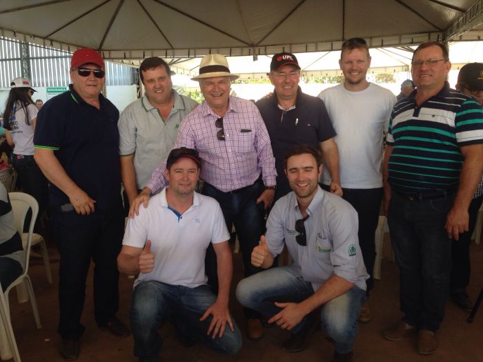 Imagem do dia - Gaúchos com o João Batista, durante o evento de Abertura da Colheita da Soja em Roraima