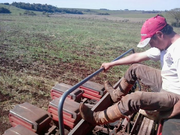 Imagem do dia - Início do plantio de soja da safra 2015/2016 em Mato Queimado (RS), na Fazenda Santa Felicidade