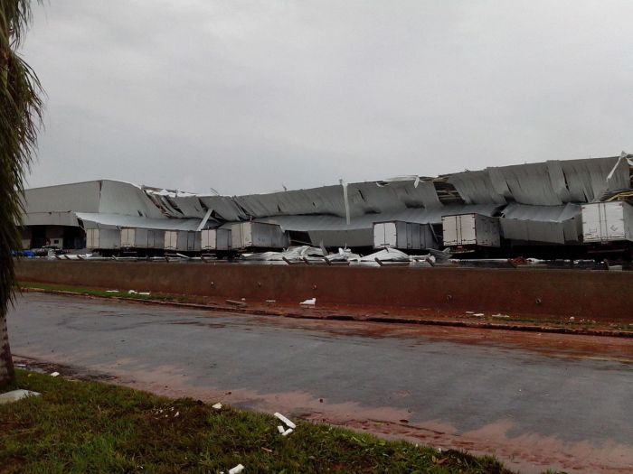 Tempestade em Junqueirópolis, oeste de SP. Foto enviadas por Toninho Vicentin 2