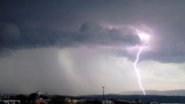 Imagem do dia - Muitos raios no último domingo (06) em Boa Esperança (MG)