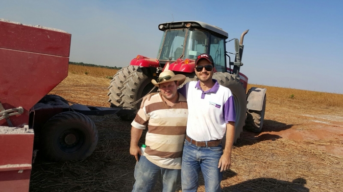 Imagem do dia - Correção de solo em Gaúcha do Norte (MT), na Fazenda Cordasso, do produtor Marcos Cordasso e consultor Emerson Reis